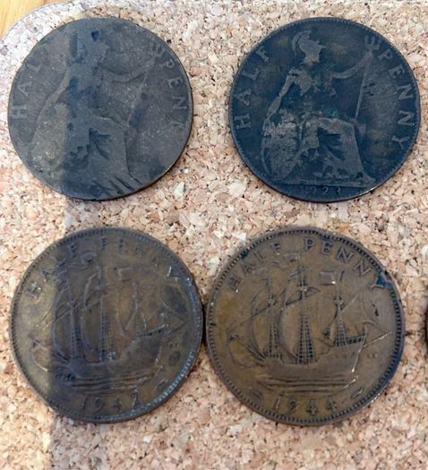 Old Great Britain Half Penny Coins (20)