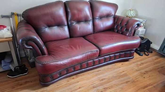 Leather Chesterfield 3 piece suite ( 3-2-1 with sprung pullout bed)