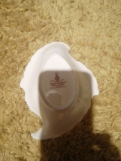 beautiful vintage leaf design trinket dish from Royal doulton