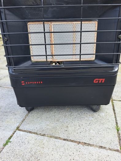 Superset Gas heater with cylinder and gas bottle ( The bottle is empty)