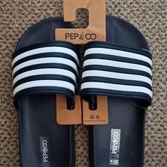 Rubber slippers. Sizes 41-42.