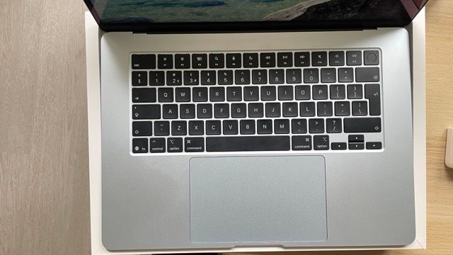 Macbook Air 15 M4 / 24gb Ram / 1tb Ssd / Sky Blue