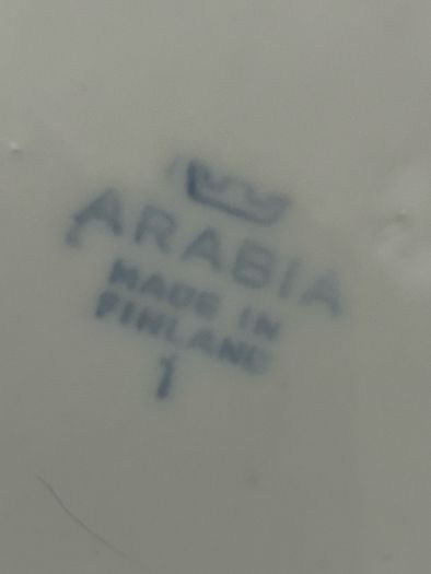 Majolica Schramberg plate, Finnish Arabia plates,