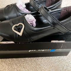 Girls shoes