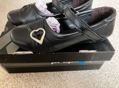 Girls shoes