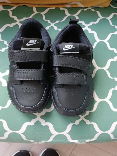 New Nike Velcro trainer UK 2.5