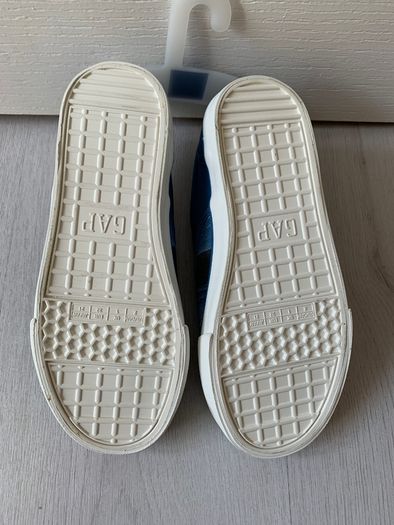 Gap Kids Shark Slip On Shoes UK 1 BRAND NEW