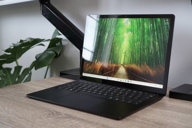 13.5" Microsoft Surface Laptop 5 Black | 16GB RAM | i5-1245U | 19 Battery Cycles