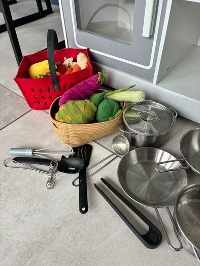 Play kitchen & accessories