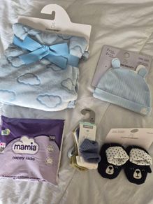 Newborn bits & bobs