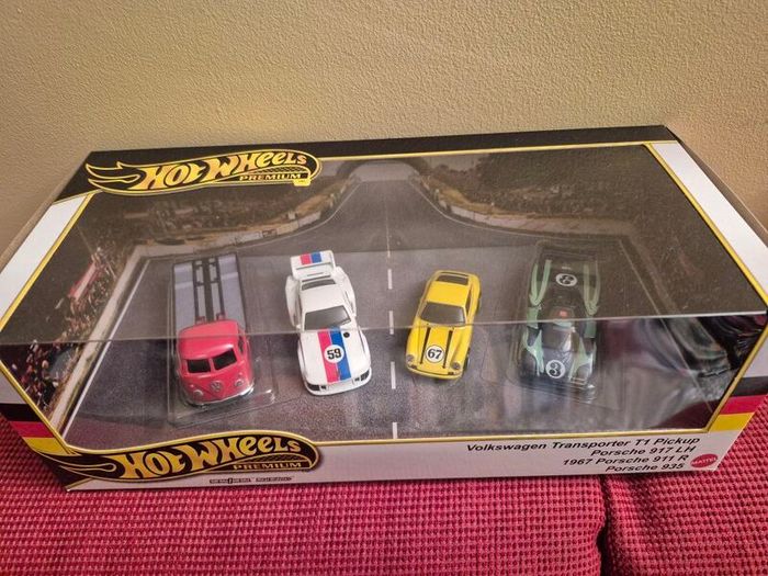 Hot Wheels  Porsche Diorama 917 911 935