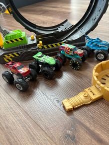 Hot Wheels Monster Trucks Epic Loop