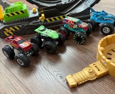 Hot Wheels Monster Trucks Epic Loop