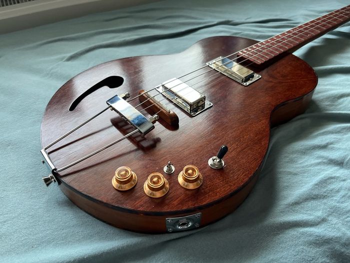 baritone guitar (4 string)
