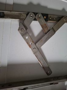 Window hinges