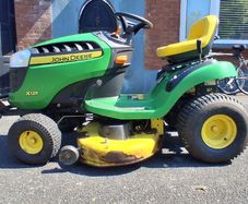John Deere Ride on Lawnmower