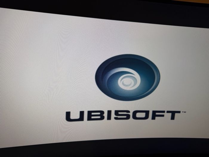 Xbox 360s 250gbHdd and games( plug n play )