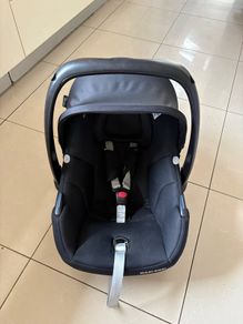 Maxi-Cosi CabrioFix i-Size Car Seat & ISOFIX Base Bundle