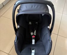 Maxi-Cosi CabrioFix i-Size Car Seat & ISOFIX Base Bundle