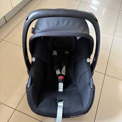 Maxi-Cosi CabrioFix i-Size Car Seat & ISOFIX Base Bundle