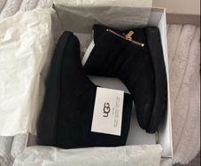 Genuine UGGS size 3 brand new in their box , unwanted gift cost 200 sell for 120