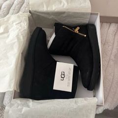 Genuine UGGS size 3 brand new in their box , unwanted gift cost 200 sell for 120