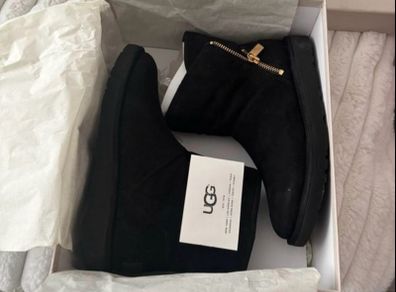Genuine UGGS size 3 brand new in their box , unwanted gift cost 200 sell for 120