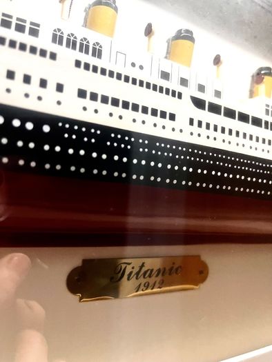 Vintage RMS Titanic Shadow Box & Titantic Plaque (W57cm x L38cm x D7.5cm))