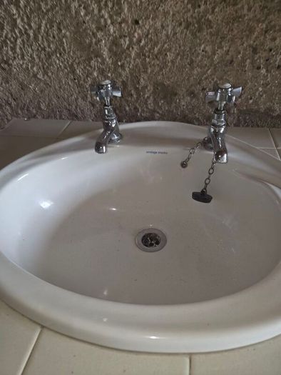 1990's Armitage Shanks Sink unit