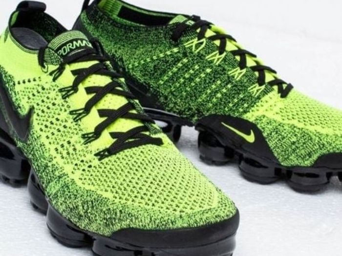 Nike vapormax flyknit 2 volt black  Size uk 9