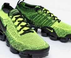 Nike vapormax flyknit 2 volt black  Size uk 9
