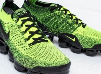 Nike vapormax flyknit 2 volt black  Size uk 9