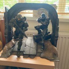 Halo 5 collectors model - Master Chief and Spartan Locke