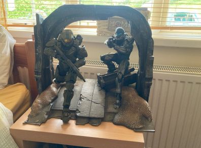Halo 5 collectors model - Master Chief and Spartan Locke