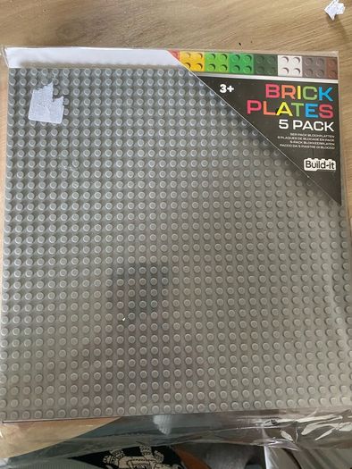 Box of Lego. 4 Figures and 4 Small Base Plates