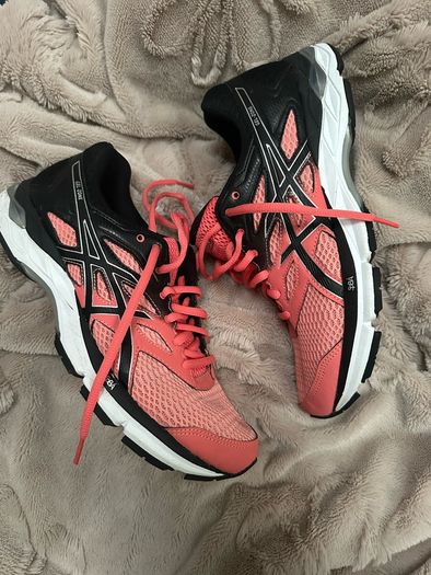 asics trainers