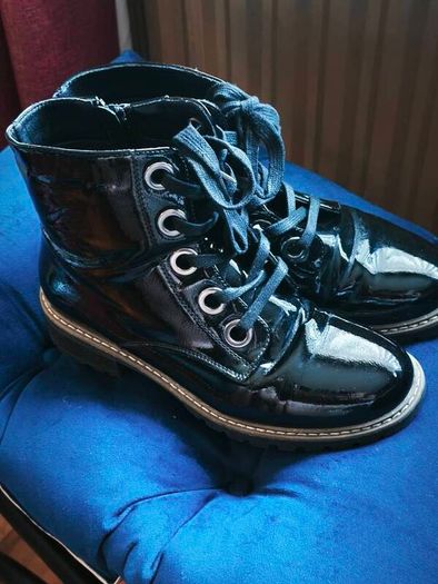pavers black boots