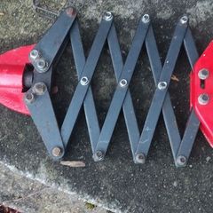 Lazy-tongs Riveter