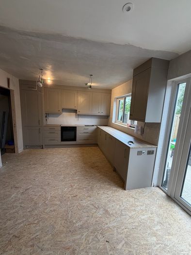 Carpenter Handyman kitchen fitter Flat pack specialist