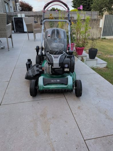 qualcast self-propelled 46 cm petrol lawnmower