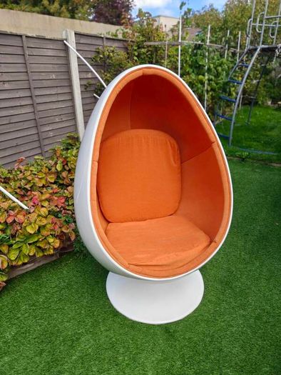 Egg Pod Chair