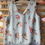 top Bnwt Yumi blue floral v front top lace detail Image 2