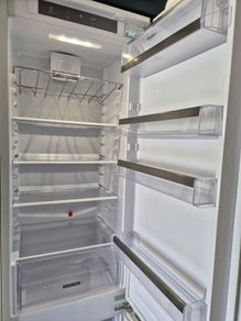 Whirlpool Integrated Fridge Freezer