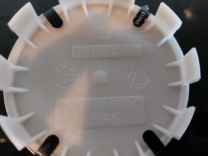(x40 caps) BMW Centre Caps - Free Post