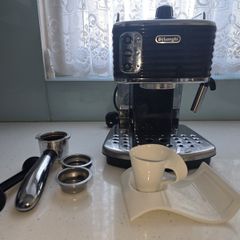 De'Longhi Scultura Traditional Barista Pump Espresso Machine, Coffee and Cappuccino Maker, ECZ351BK