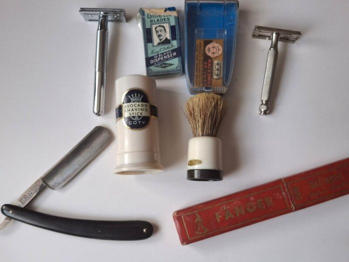 A Job Lot Of Vintage Shaving Razors & Blades + Brush Cut Throat Razor