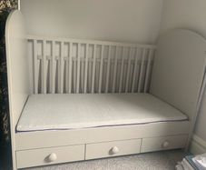 Ikea bed / Cot with clevemama mattress