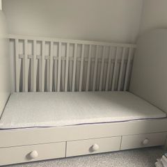 Ikea bed / Cot with clevemama mattress