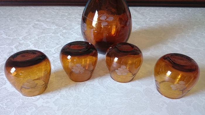 For Collectors Rare Vintage 5 Piece J. Albinana Oleria Spain Etched Amber Decanter With Matching Amber Wine Glasses Set