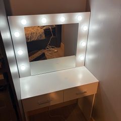 Makeup desk